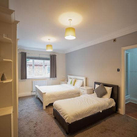 Ringway Oyo Oakcroft Guest House Manchester Airport מראה חיצוני תמונה
