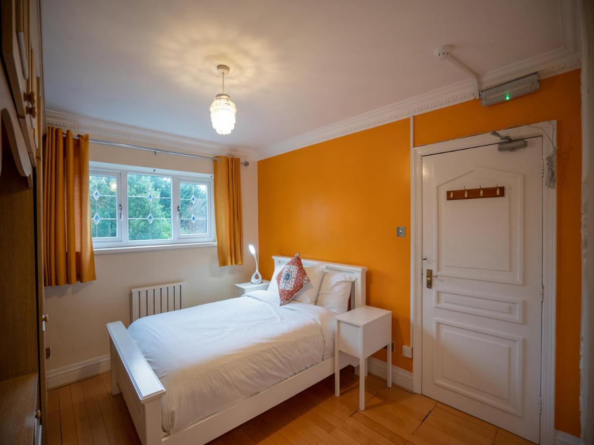 Ringway Oyo Oakcroft Guest House Manchester Airport מראה חיצוני תמונה